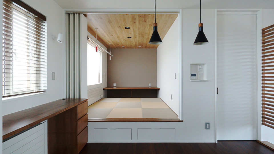 2Fリビングで　陽当たりの良い家