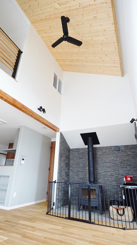 雪国の冬を暖かく　暖炉のある暮らし