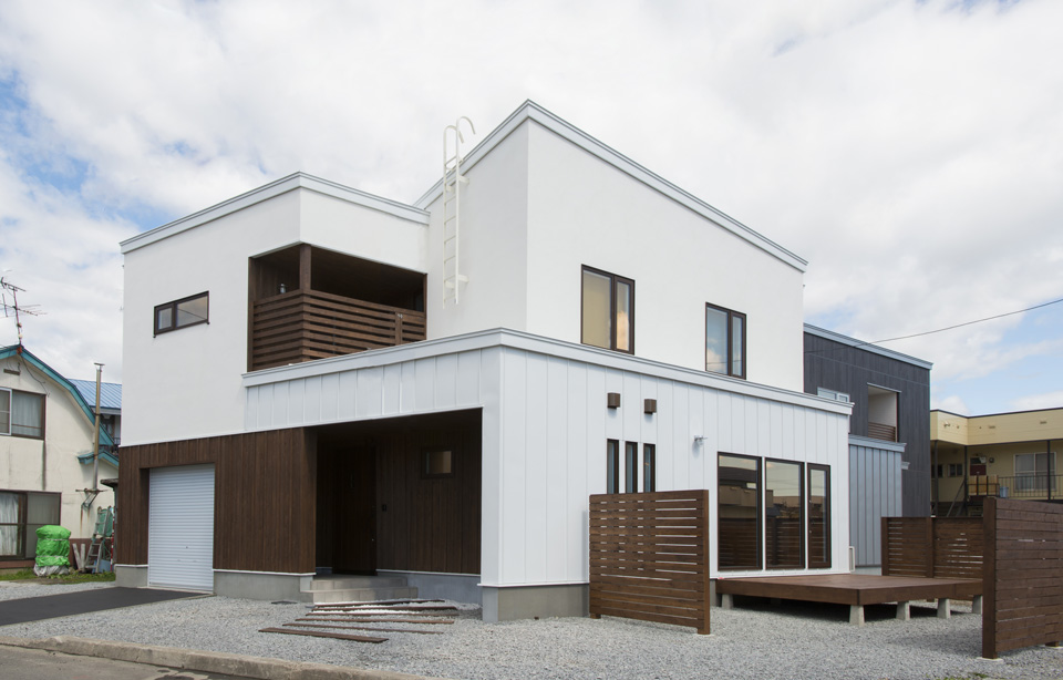 個性へと昇華した 斜めの土地