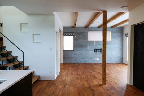 人と風が　通う家