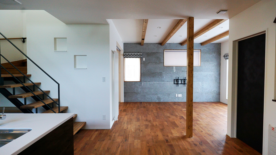 人と風が　通う家