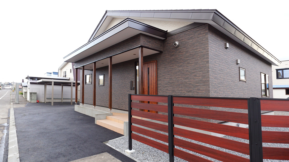 重厚感漂う　大人の平屋